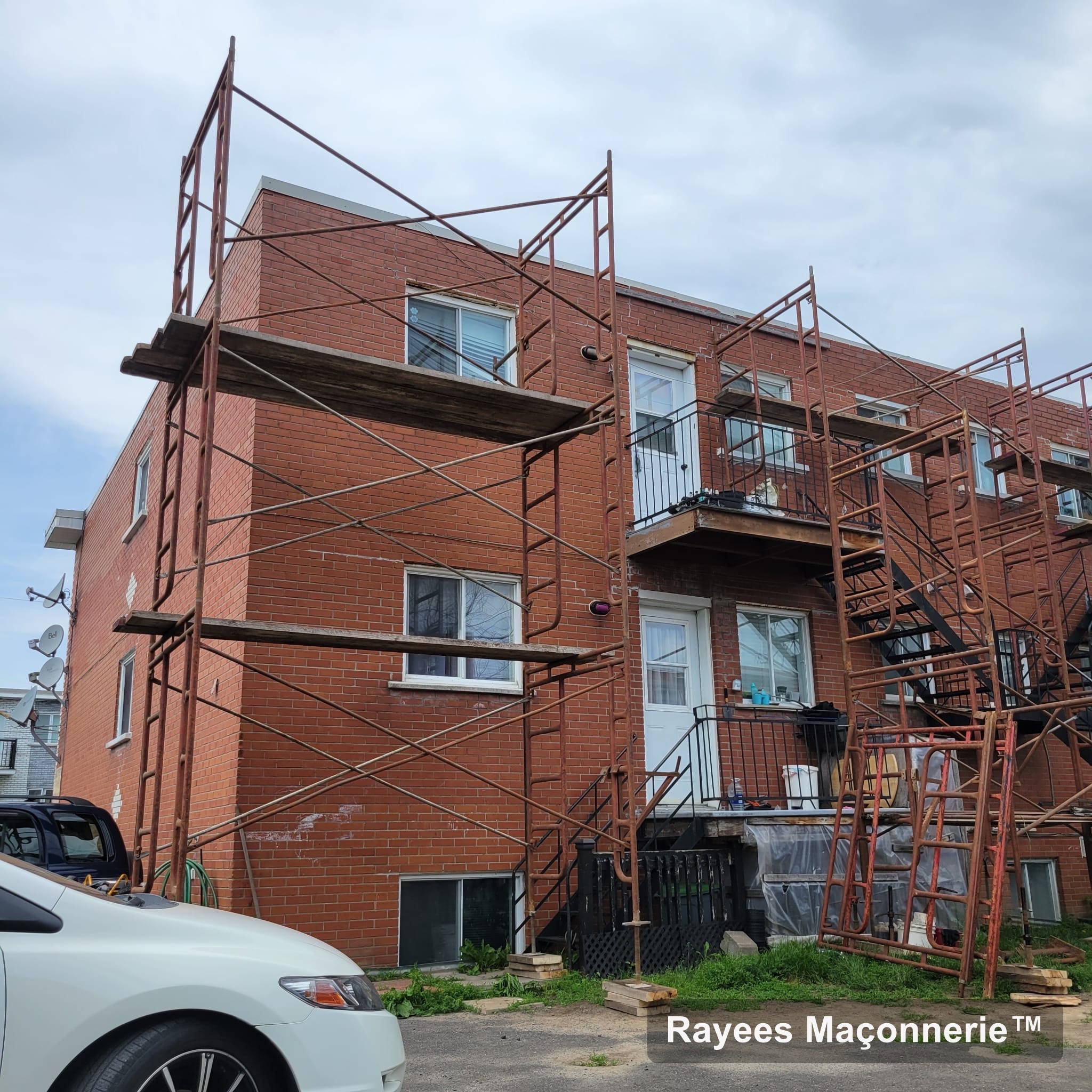 Rénovation de brique sur immeuble résidentiel